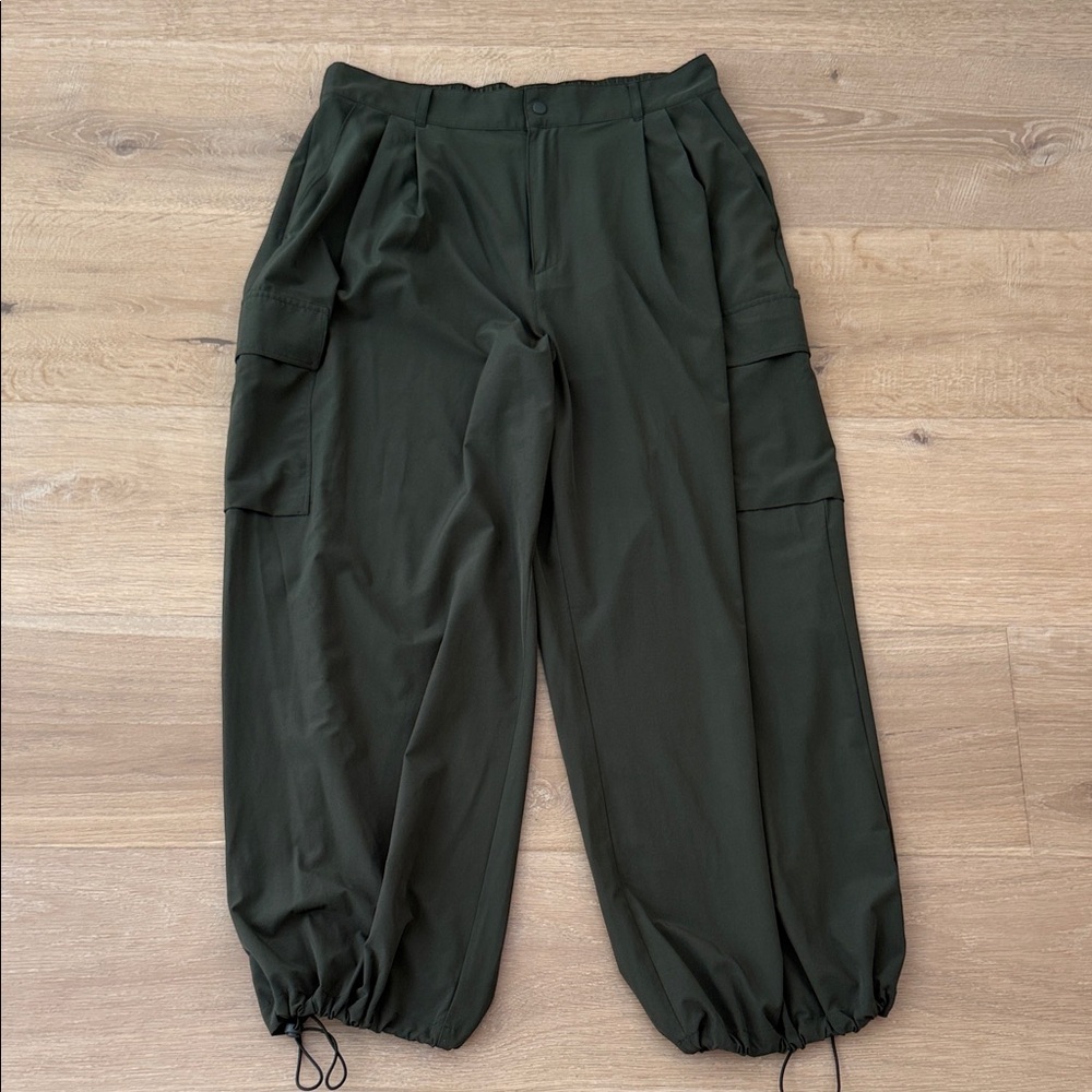 GapFit high rise Runaround Cargo Jogger